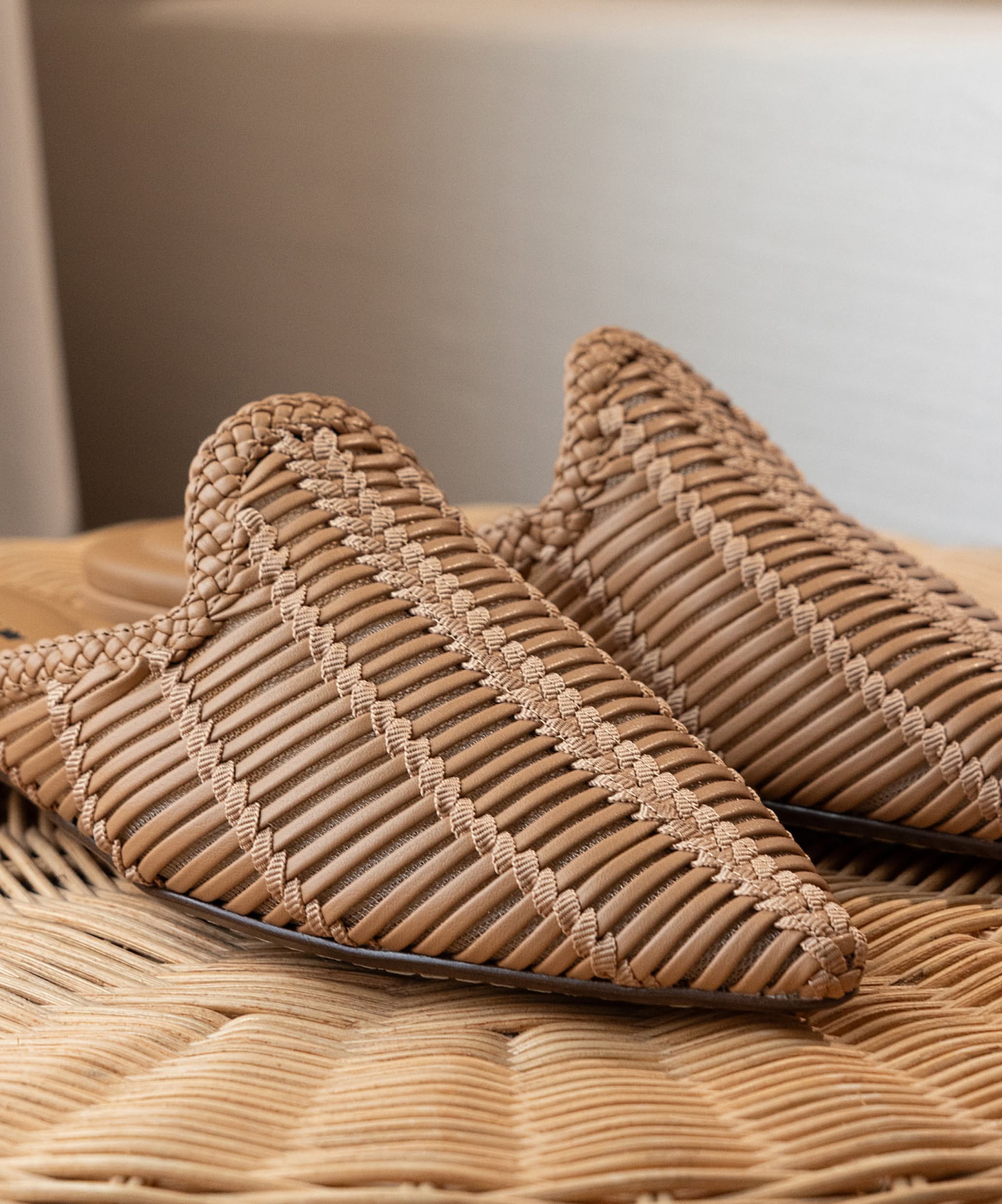 The Goldfinch 15 Woven Slide - Toffee Woven - Image 3