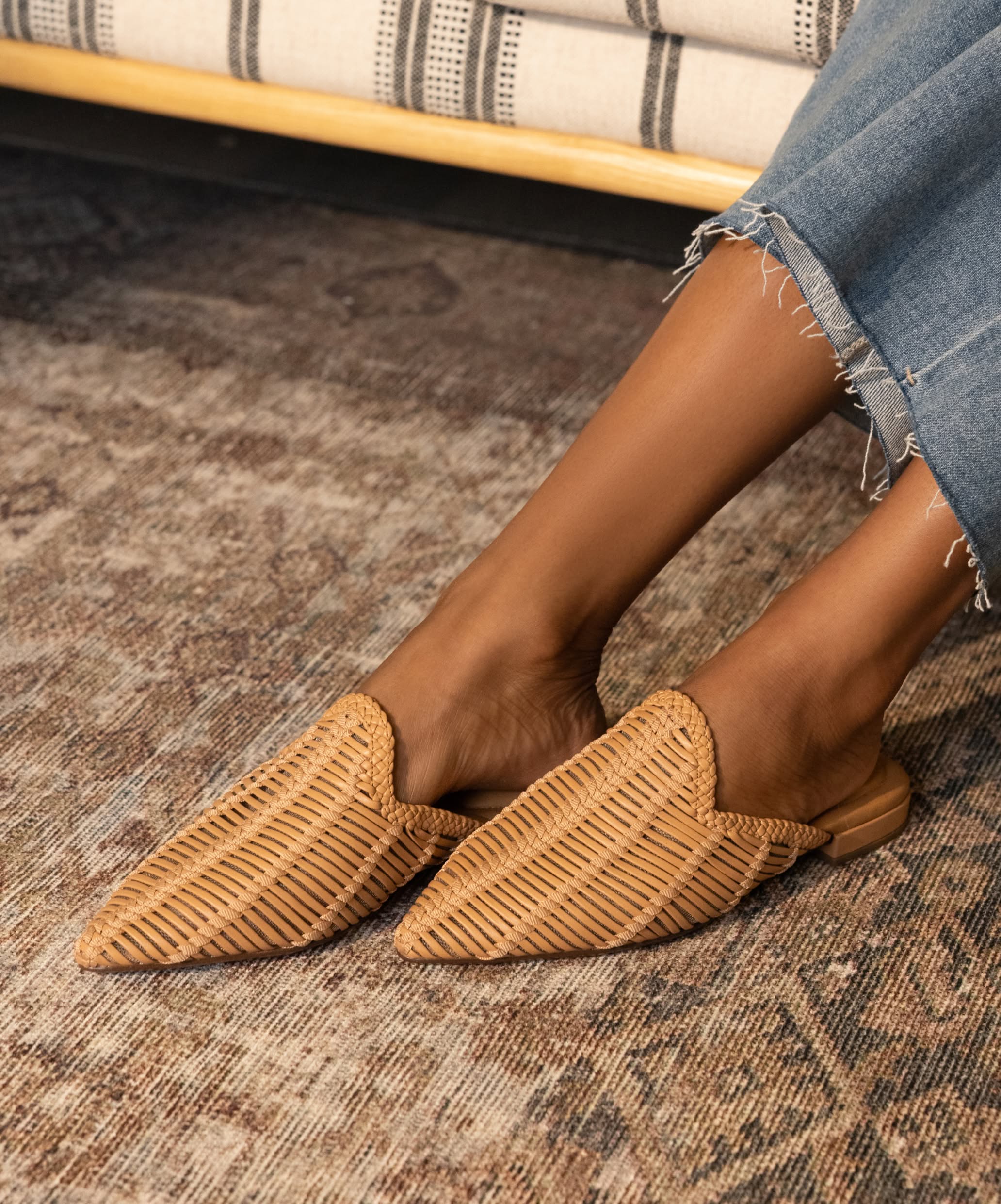 The Goldfinch 15 Woven Slide - Toffee Woven - Image 4